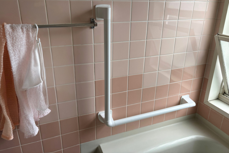 浴室入り口手すり2